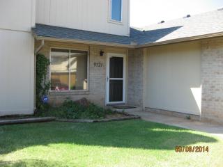 9727 Hefner Village Blvd, Oklahoma City OK  73162-7762 exterior