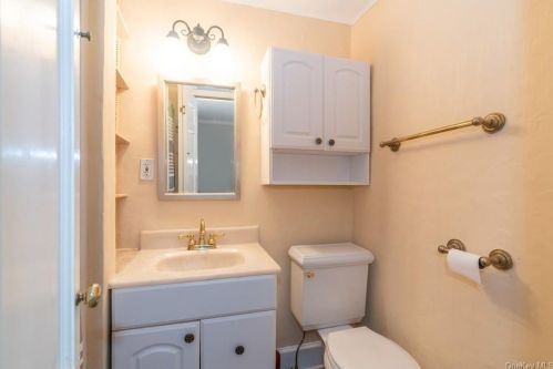 22 Circular Rd, Poughkeepsie NY 12601-4635 exterior