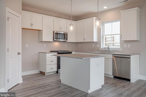 706 Hornblende Ave, Kennett Sq PA  19348-3614 exterior