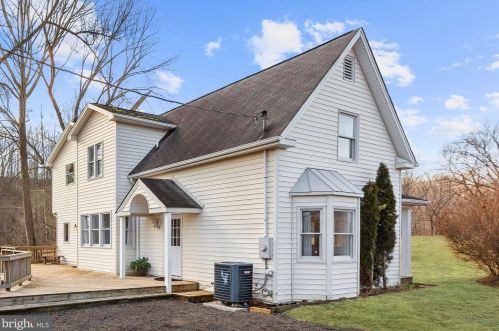 2734 Crooked Run Rd, Delaplane, VA 20144-1803