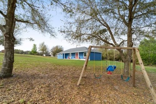 22531 5th St, Howey In The Hills, FL 34737-4526