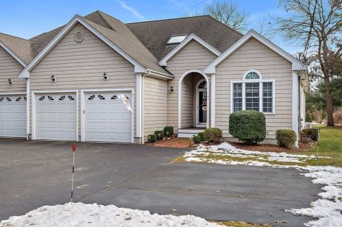 90 Franklin St, Hanson, MA 02341-1807