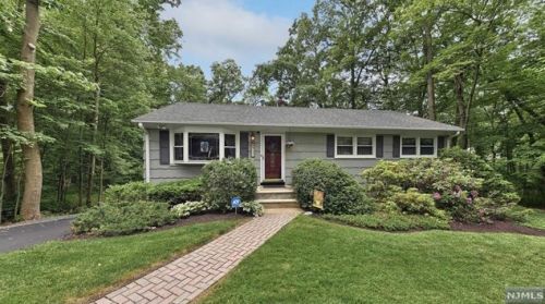 237 Skyline Dr, Skyline Lakes, NJ 07456-2719