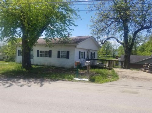 6077 Clubhouse Dr, Covington, KY 41015-2388