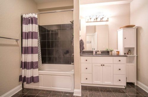 606 Wisconsin Ave, Milwaukee WI 53202-4600 exterior