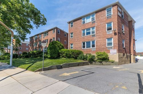 290 Atlantic Ave, East Rockaway NY  11518-1140 exterior