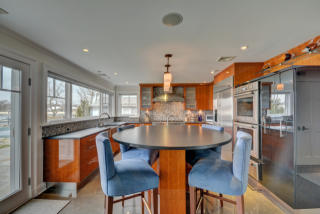 506 Shore Acres Dr, Mamaroneck NY  10543-4007 exterior