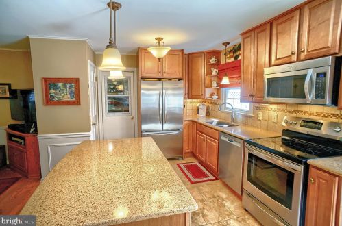 475 Woodcrest Dr, Navy Sup Dpt PA 17050-6854 exterior