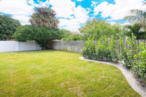 500 Captains Rd, West Palm Beach FL  33408-4810 exterior