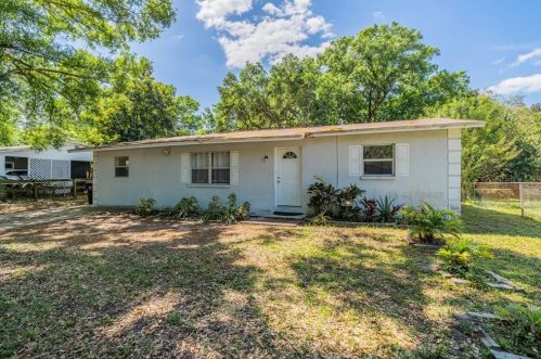 304 13th St, Ruskin, FL 33570-4920