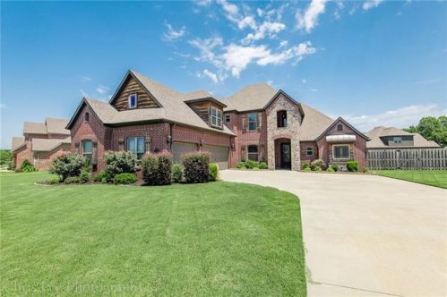 2756 Floral Ct, Fayetteville, AR 72704-6114