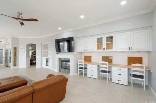 24306 Foxglove Pl, Santa Clarita CA  91354-4922 exterior