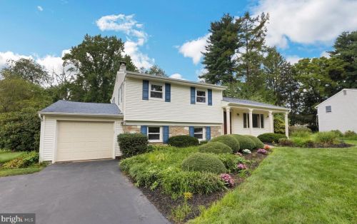 16 Olivia Dr, Yardley, PA 19067-4008