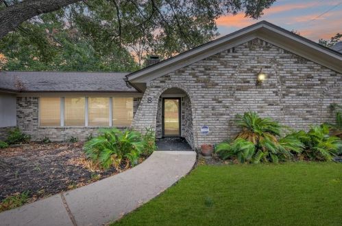 8 Shadowood St, Conroe TX  77304-1772 exterior