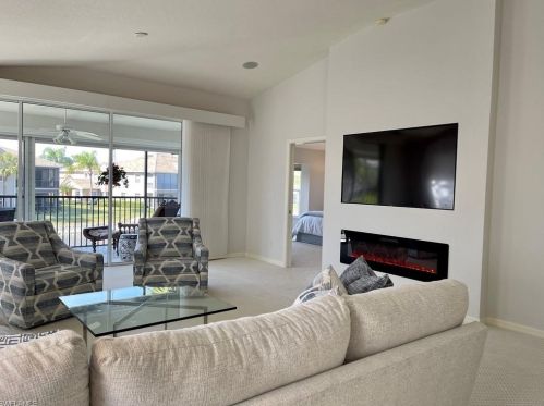 4455 Dover Ct, Naples, FL 34105-6642
