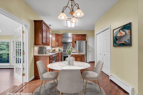 19 Fairlawn Dr, Wallingford CT 06492-2588 exterior