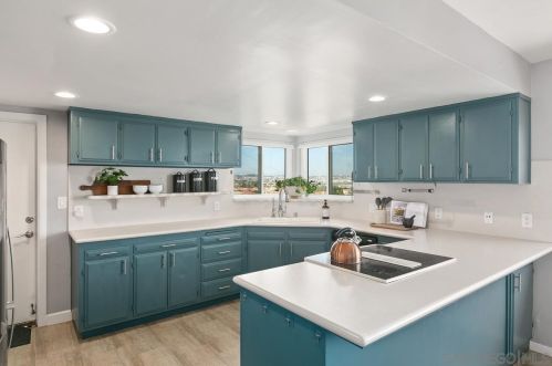 2125 Locust St, San Diego CA  92106-1622 exterior