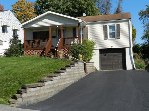 419 Violet Dr, New Kensington, PA 15068-3339