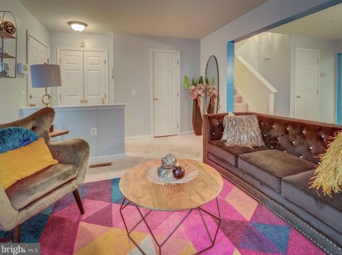 3917 Burns Ct, Washington, DC 20019-3282