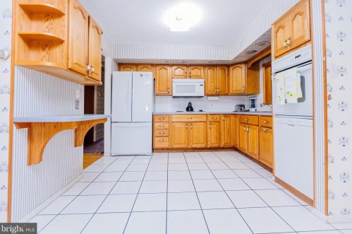 223 Meadow Dr, Yardley PA  19067-1311 exterior