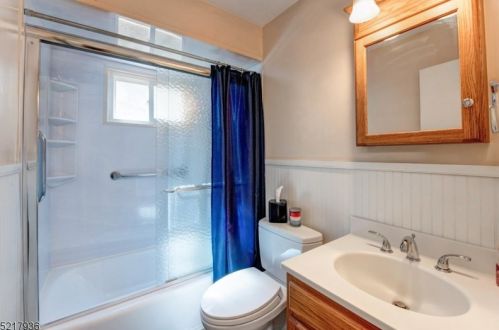 24 Serpentine Rd, Skyline Lakes NJ  07456-2521 exterior