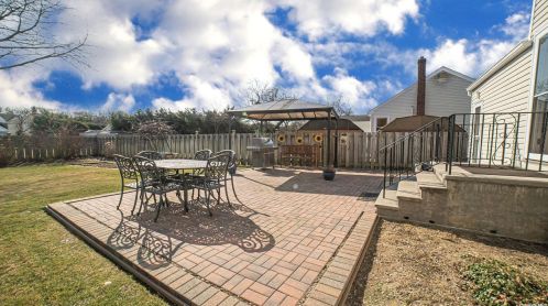 259 Nevada St, North Lindenhurst NY  11757-5204 exterior