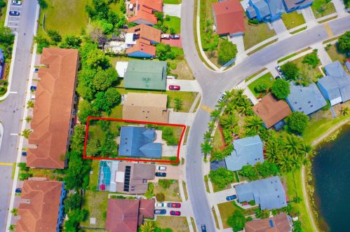 5060 Willow Pond Rd, West Palm Beach, FL 33417-8136