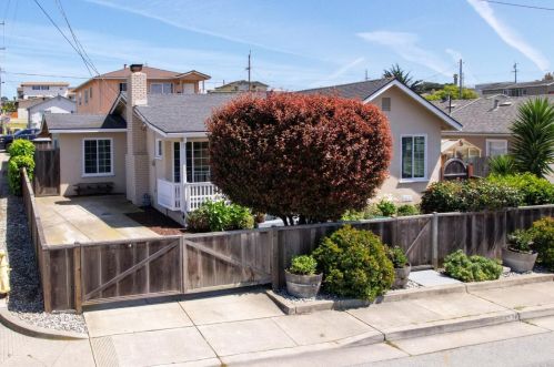 1738 Goodwin St, Seaside CA  93955-4414 exterior