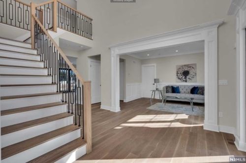 39 Pinehill Dr, Upper Saddle River NJ  07458-1927 exterior