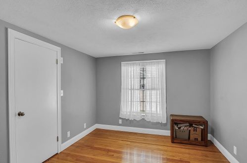 74 Millville St, Salem NH  03079-2620 exterior