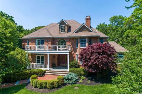 34 Little Harbor Rd, Mount Sinai, NY 11766-1208