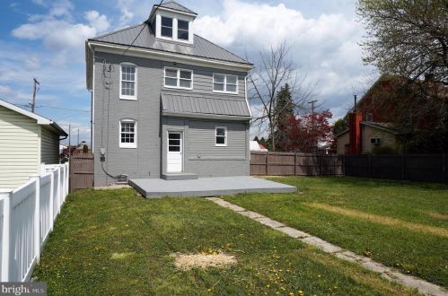 655 Baer Ave, Hanover PA  17331-2706 exterior