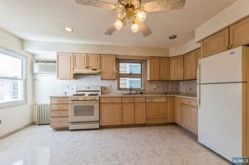 886 Broadway, Bayonne NJ  07002-3033 exterior