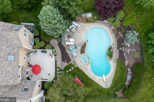 32 Windward Ct, Collegeville PA  19426-2869 exterior