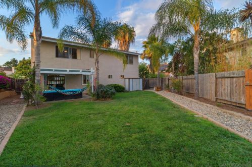 172 Santa Maria Ct, Vista CA  92083-5823 exterior