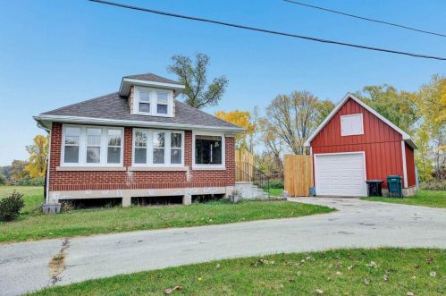 1101 Valley Ln, Green Bay, WI 54303-6439