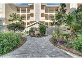 5104 Manorwood Dr, Sarasota, FL 34235-2110