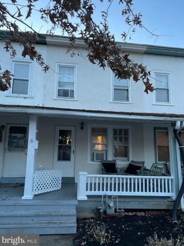 318 Center St, Kennett Sq PA  19348-3248 exterior