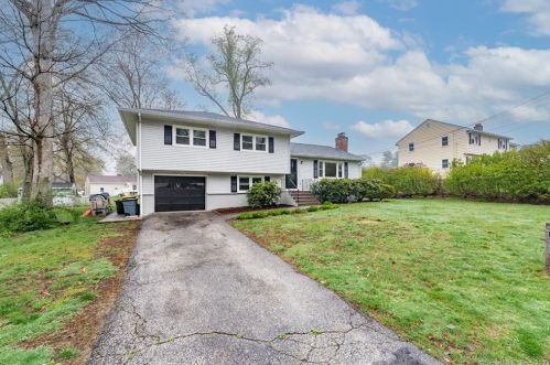5 Hickory Ln, Ansonia, CT 06401-2919