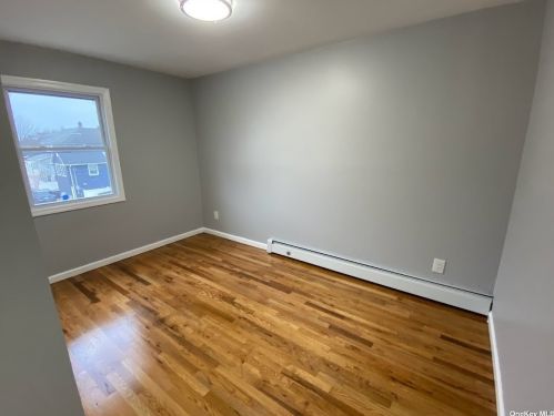 17 Williams Ct, Far Rockaway NY  11691-5161 exterior