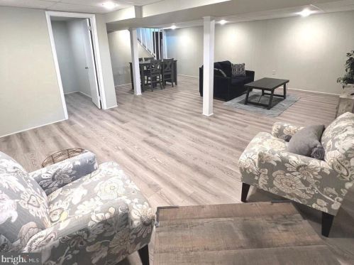 337 Hanby Cir, Boothwyn PA  19061-2319 exterior