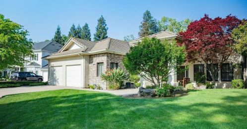 585 Chesapeake Cir, Fresno, CA 93730-0740