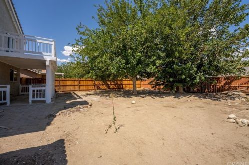 43234 Vineyard Dr, Lancaster CA  93535-4920 exterior