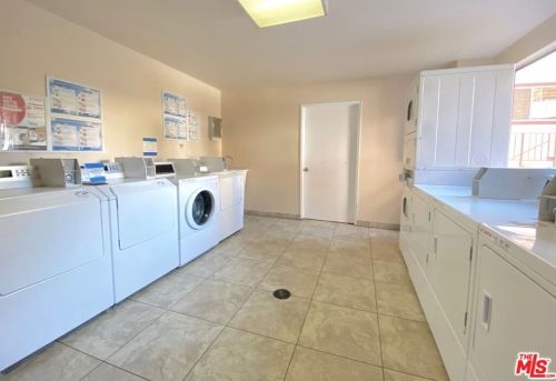 5400 Newcastle Ave, Van Nuys CA 91316-2013 exterior