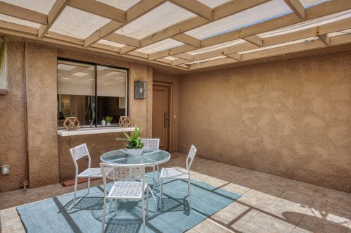 98 La Cerra Dr, Rancho Mirage, CA 92270-3811