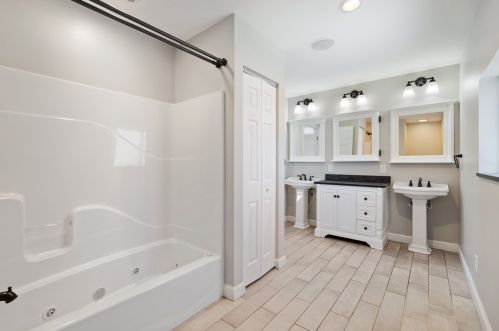 111 Warren Dr, New Kensington PA  15068-5256 exterior