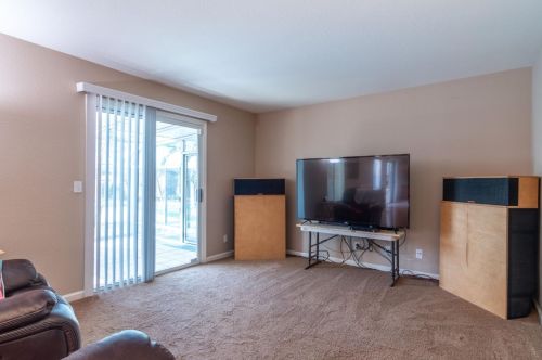 2070 Carousel Dr, Hollister CA  95023-5665 exterior