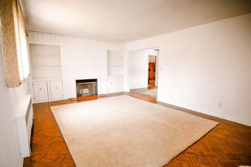 91 Ketewamoke Ave, Babylon, NY 11702-1907