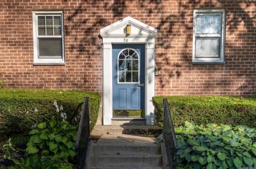 38 Underhill Ave, White Plains, NY 10604-2440
