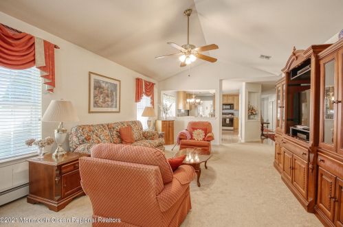 27 Valley Stream Ln, Lakewood NJ  08701-5746 exterior